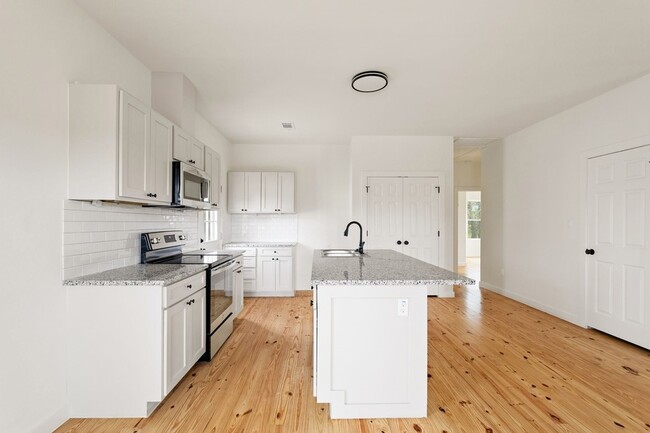 Building Photo - 226 N Dixie St