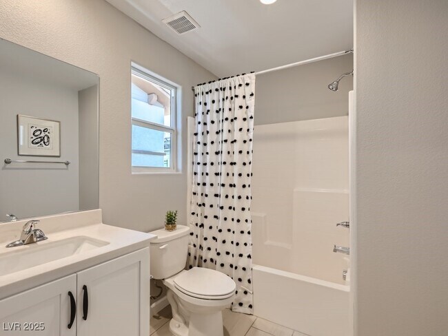Building Photo - 314 Silva Pl
