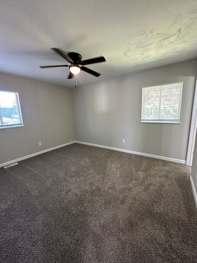 Building Photo - Four Bedroom Single Family Home