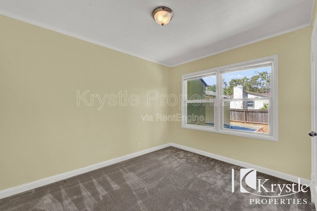 Building Photo - 579 Cedar St