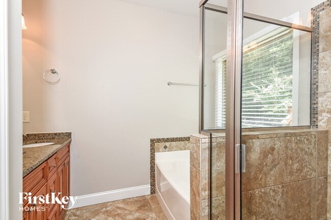 Building Photo - 12 Everest Dr