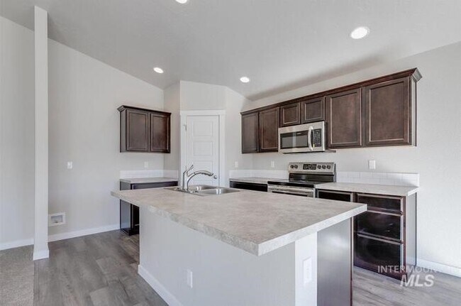 Building Photo - 6490 E Fairmount St