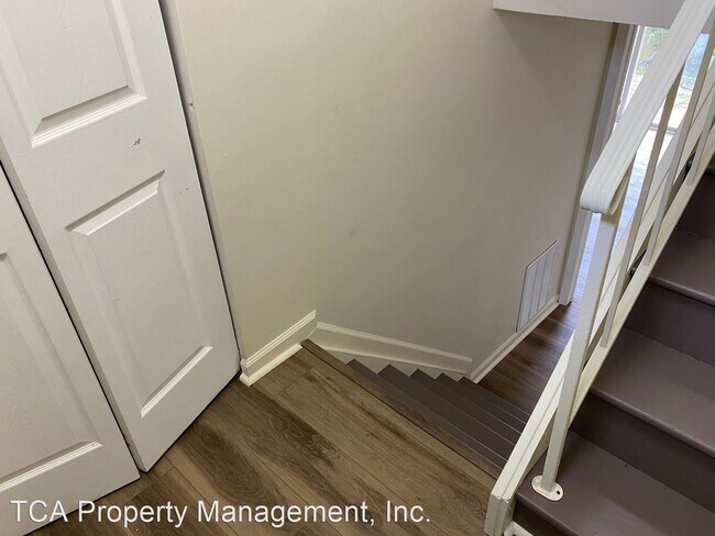 Building Photo - 3 br, 1.5 bath House - 1857 Simons Court