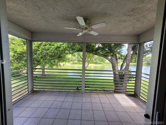 Building Photo - 4261 W Palm Aire Dr