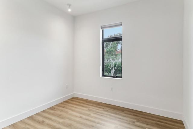 Building Photo - 120 Dahlia Dr