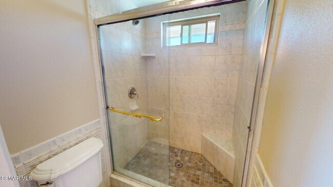 Building Photo - 2431 Deerfield Ct