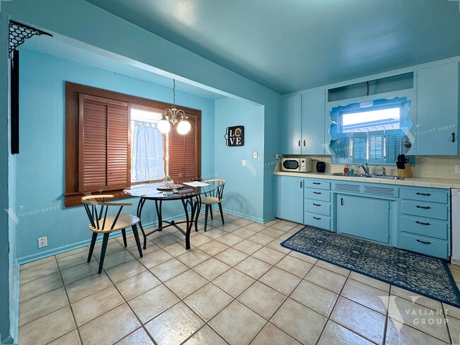 Building Photo - Charming Two-Bedroom, One-Bathroom, Fully-...