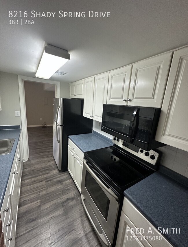 Building Photo - 8216 Shady Spring Dr