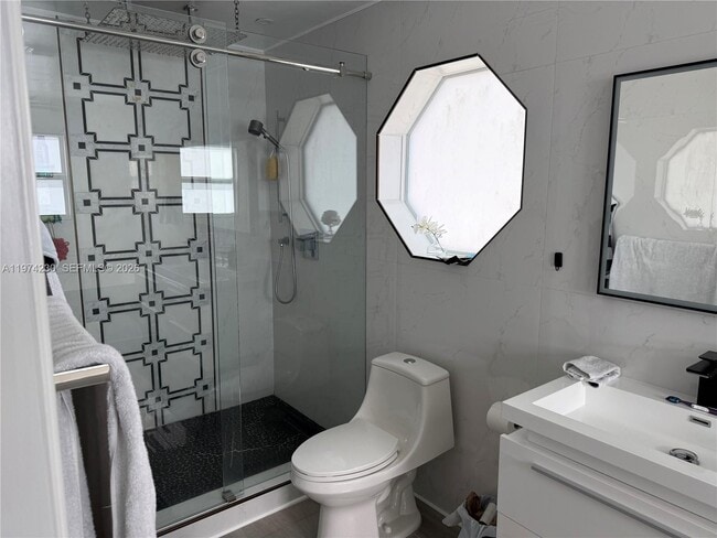 Building Photo - 6951 W Wedgewood Ave