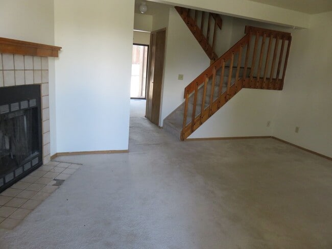 Building Photo - Two story 2 bedroom townhome centrally loc...