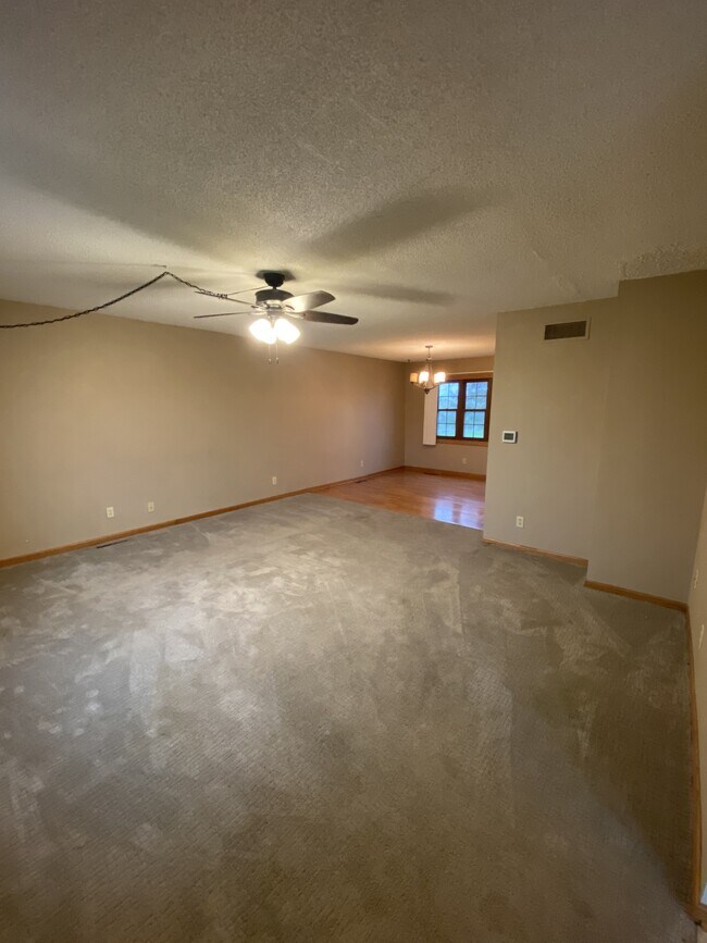 Building Photo - 702 E Ohio St