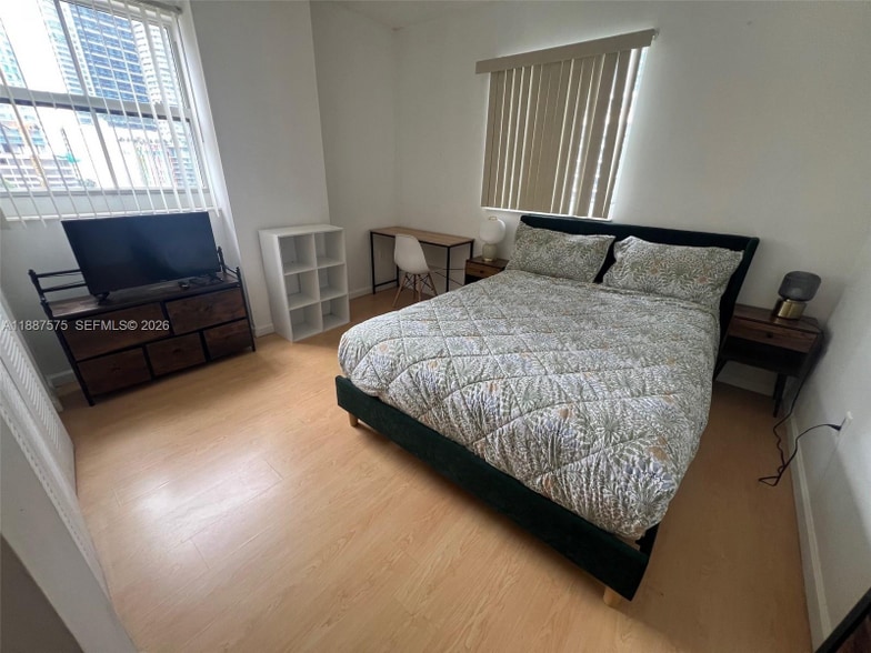 Building Photo - 185 SE 14th Terrace