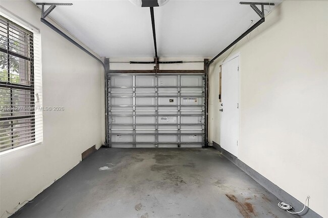 Building Photo - 681 Thornridge Ave