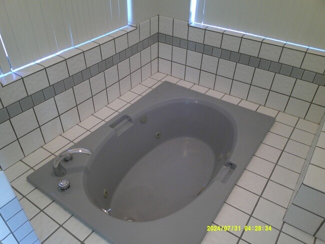 Building Photo - 960 Monique Way
