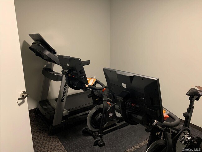 Building Photo - 70 Ashburton Ave