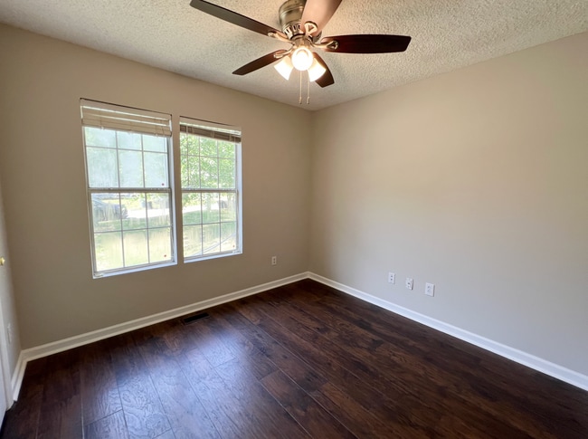 Building Photo - Lovely 3bd 2ba  In the heart of Wake Fores...