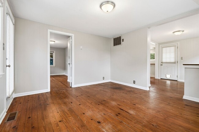 Building Photo - 2be/1ba House in the Heart Of Carrboro with Gym & Sauna