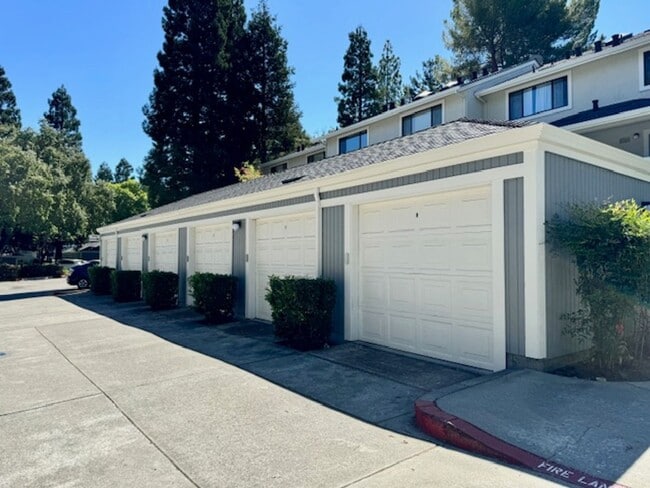 Building Photo - Wonderful 2 story condo in Ashford Ct-Detached 1 car garage, both bedrooms with attached bathroom...