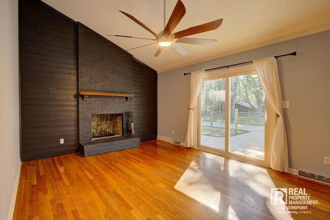 Building Photo - 209 Chucker Dr