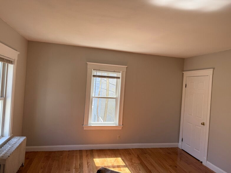 Building Photo - 65 Bacon St