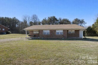 Building Photo - 1733 River Rd