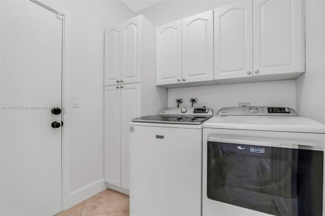 Building Photo - 2716 SW 180th Ave