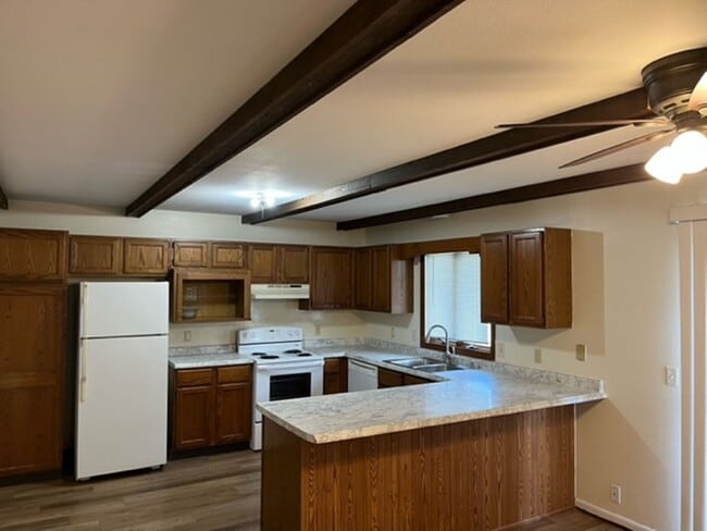 Building Photo - 455