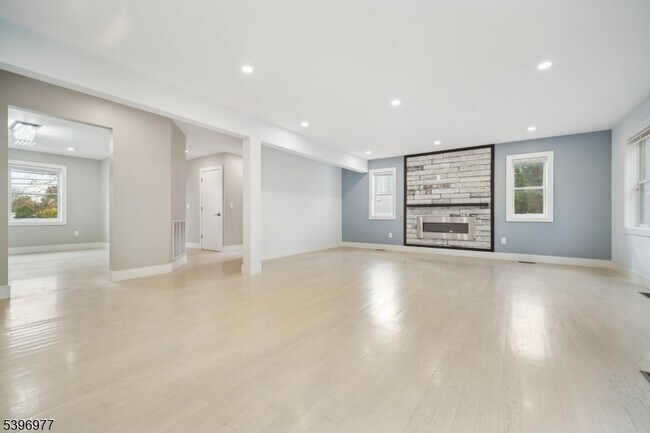 Building Photo - 134 Hillside Ave