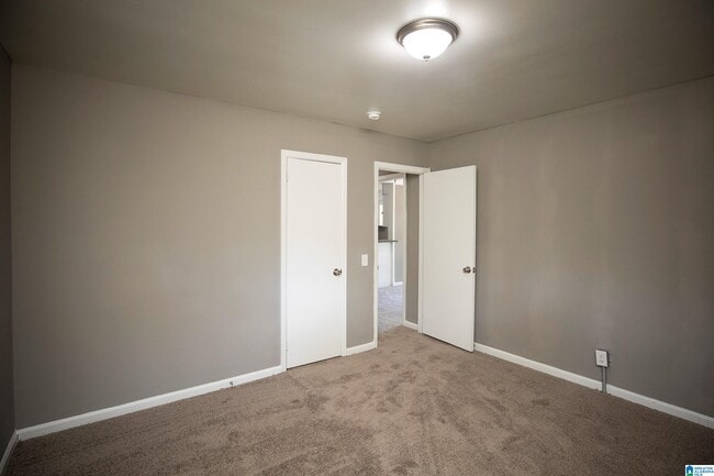 Building Photo - 656 Kenwood Dr