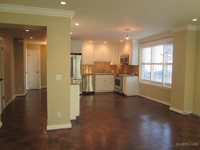 Building Photo - 1000 Green St