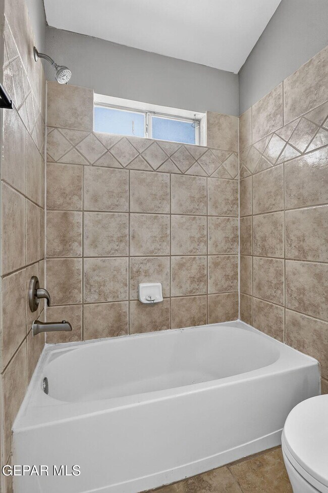 Building Photo - 9128 Bur Oak Cir