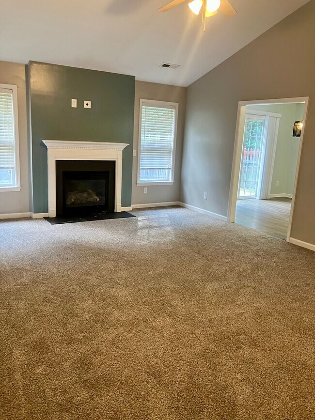 Building Photo - Single level 3BR with Garage - Reedy Fork!