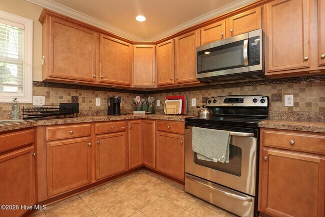Building Photo - 204 Willoughby Ln