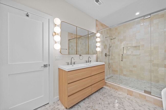 Building Photo - 4437 N Whipple St