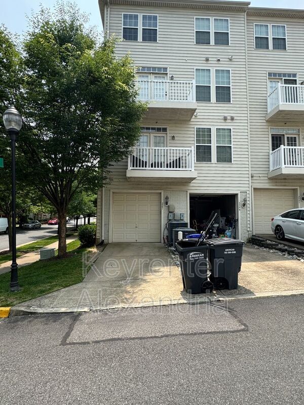 Building Photo - 2561 Eastbourne Dr