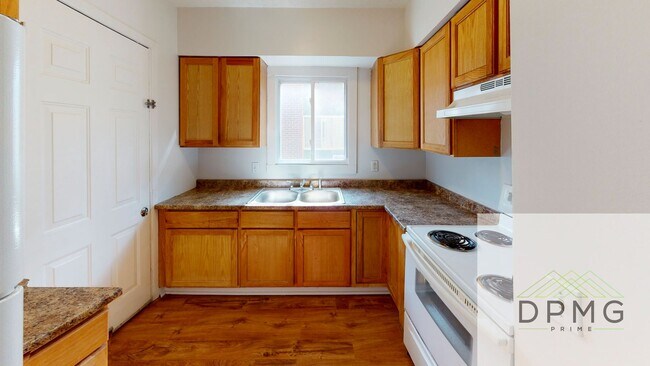 Building Photo - 317 E Hillsdale St