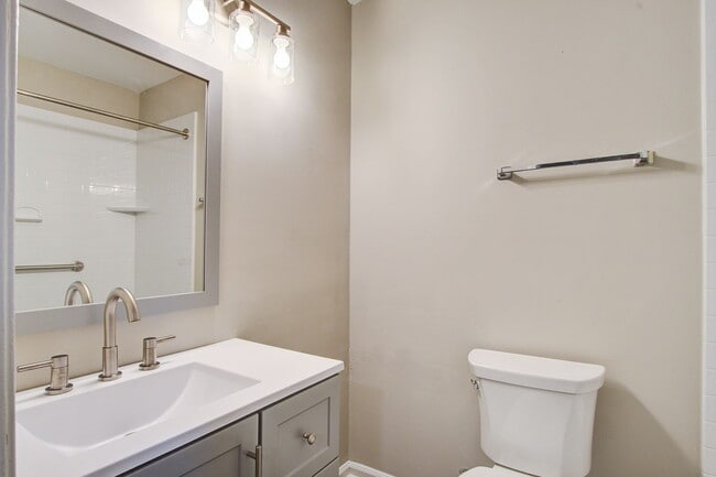Building Photo - 9621 N Cardinal Dr