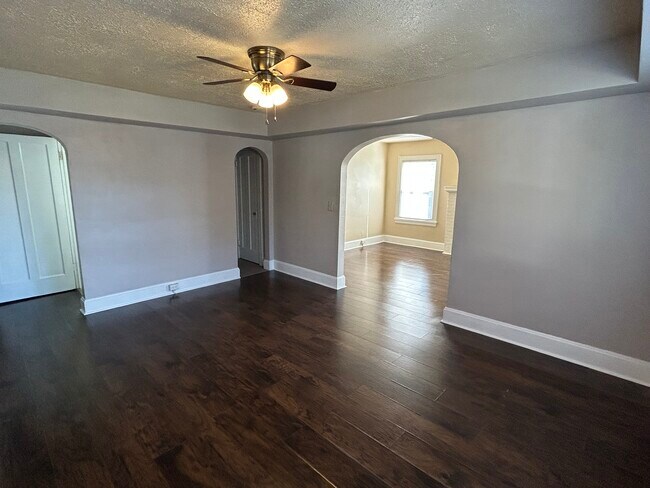 Building Photo - 1802 Lawn Ave