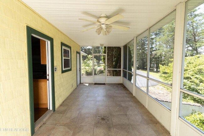 Building Photo - 2084 Allenridge Dr