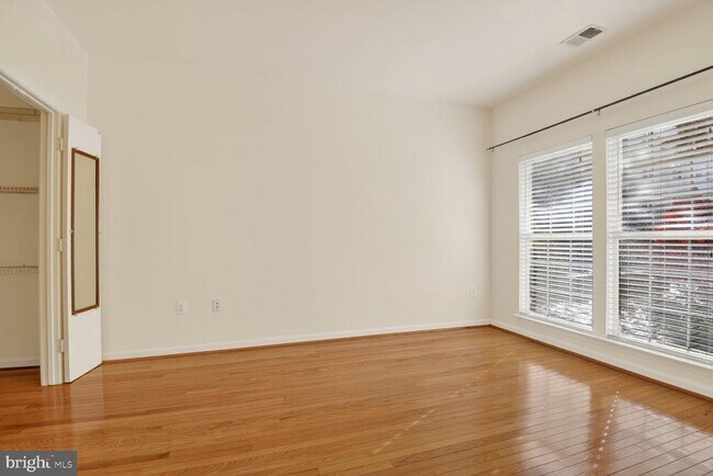 Building Photo - 4142 Fountainside Ln