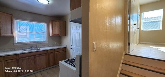 Building Photo - Fully Renovated 1 Bed 1 Bath in Heart of Oakland Close to Childerns Hospital Ready for Lease