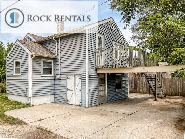 Building Photo - 4 Bed 2 Bath with Bonus Room