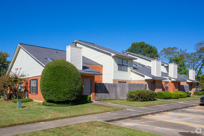 Building Photo - THE ARBORS