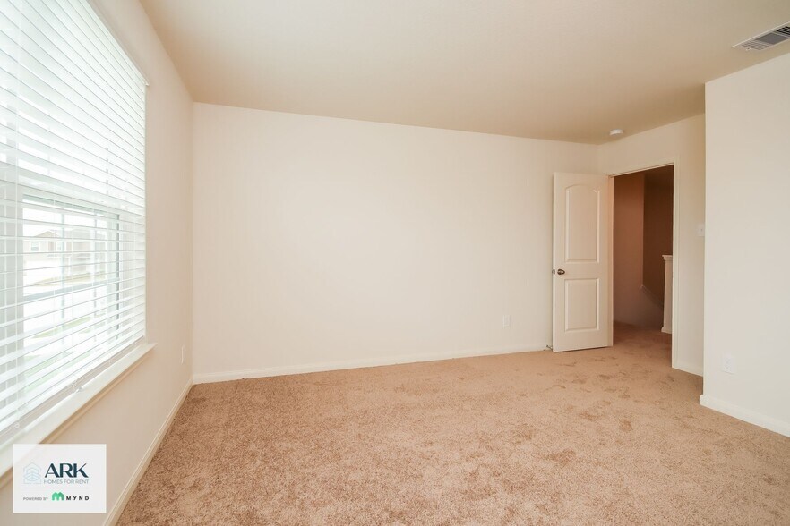 Building Photo - 5826 Sapphire Lagoon Rd