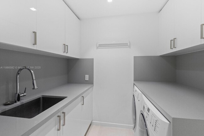 Building Photo - 350 Ocean Dr