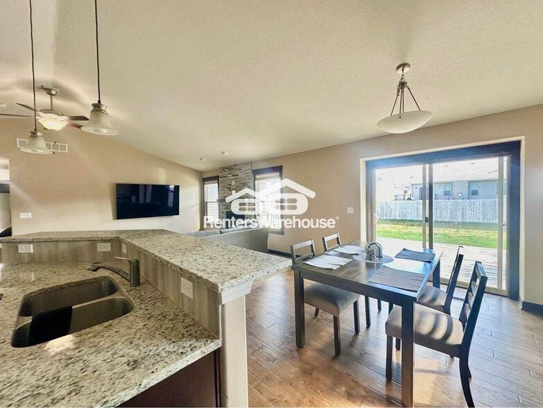 Building Photo - 9664 Alderwood Dr