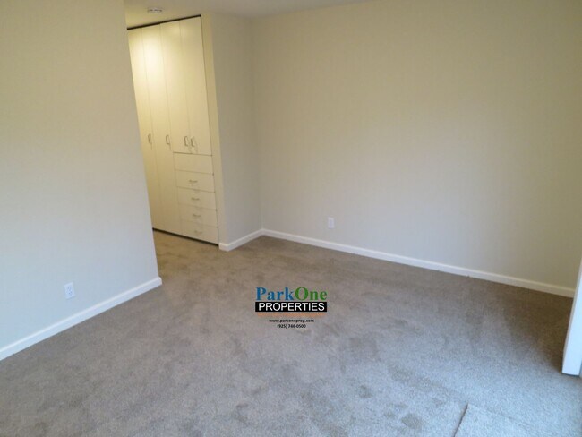 Building Photo - 5446 Louisiana Dr
