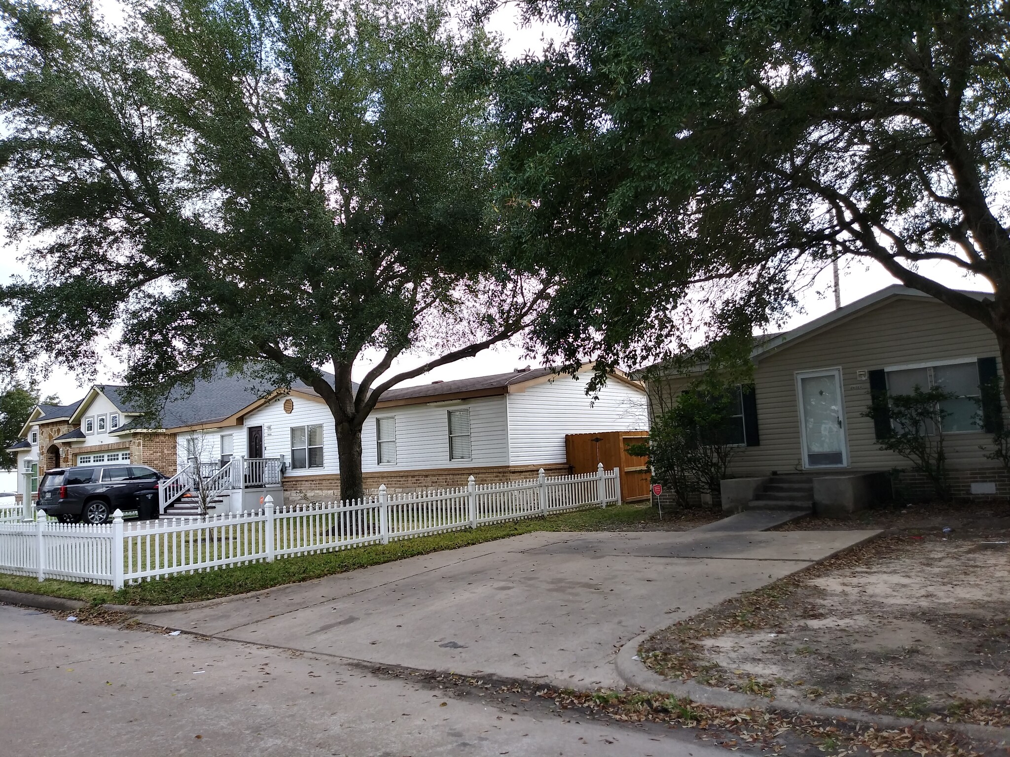 SIDE FRONT VIEW - 20323 Mountaindale Dr