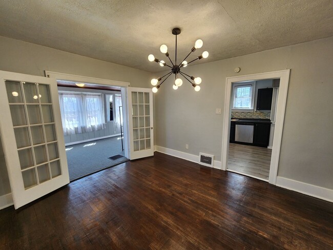 Building Photo - 3 Bedrooms 1 bath home for RENT!