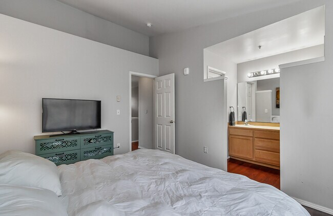 Building Photo - 5400 Harbour Pointe Blvd
